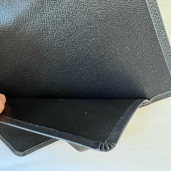 LV Black Taiga Leather MM Agenda - Picture 6 of 7